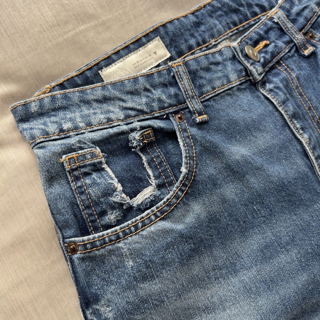 Zara Relaxed Oversize Ripped Jeans (Category: Jeans) located in Pasig City. Submitted by jenscloset86 (Listing ID 1467635570, Image 3). Description: Brand: ZARA Size: Small, EUR 36, USA 4, MEX 26 • Used ONCE only. • No flaws, no damage. • Relaxed fit. Measurement (in inches): Length: 41.5” Waist: 30” .