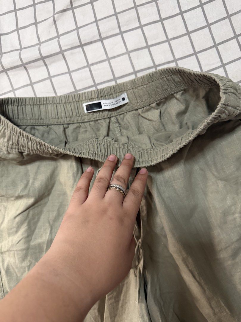 Zara relaxed-fit short (Category: Shorts) located in Quezon City. Submitted by pinkyswearshop (Listing ID 1467686896, Image 2). Description: .