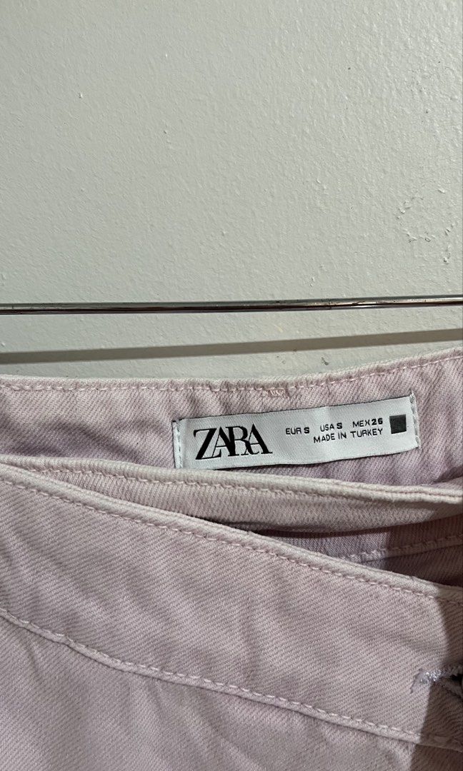Zara skort (Category: Skirts) located in Manila. Submitted by ourburstingwardrobe_ (Listing ID 1467696062, Image 2). Description: Size s In great condition.
