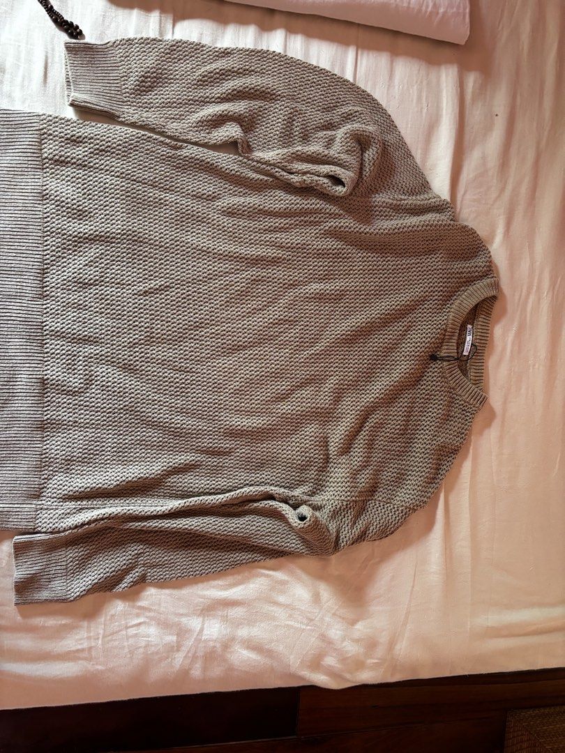 Zara Textured Knit Crewneck Sweater (Category: Coats, Jackets and Outerwear) located in Manila. Submitted by zxcvbnm_100 (Listing ID 1467644967, Image 1). Description: - Brand: Zara - Color: Grey - Style: Textured knit sweater with classic crewneck, ribbed cuffs, and hem - Material: Comfortable heavyweight fabric - Versatility: Easy to style with denim or trousers - Condition: Clean, no flaws detected.