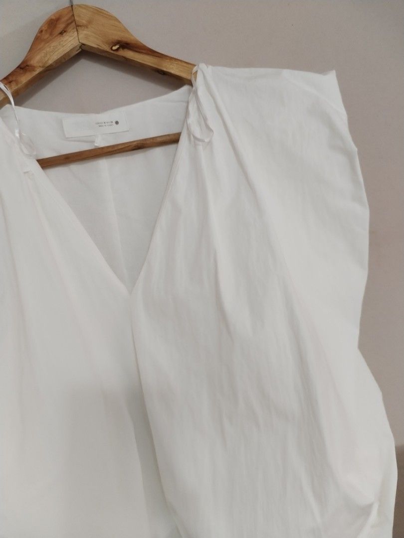 Zara top (Category: Blouses) located in Lucena. Submitted by styleddsc (Listing ID 1467683077, Image 3). Description: .