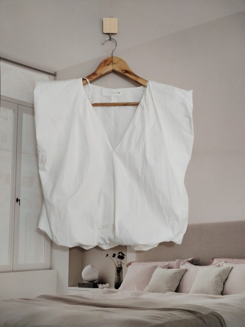 Zara top (Category: Blouses) located in Lucena. Submitted by styleddsc (Listing ID 1467683077, Image 2). Description: .