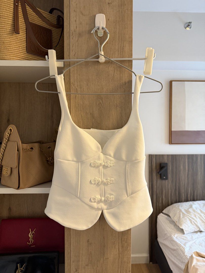 Zara top white (Category: Sleeveless) located in Taguig. Submitted by erinhadap (Listing ID 1467732159, Image 1). Description: .