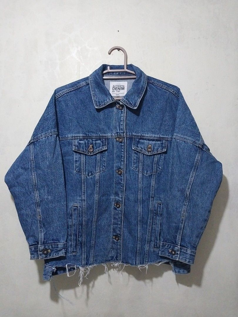 Zara TRF Authentic Denim Jacket (Category: Coats, Jackets and Outerwear) located in Manila. Submitted by PrinceDani.Clothing (Listing ID 1467643422, Image 1). Description: zara denim jacket Medium on tag xl fit 26in width 25in length excellent condition .