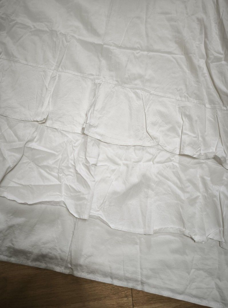 Zara white blouse (Category: Blouses) located in Manila. Submitted by wearforce (Listing ID 1467771185, Image 3). Description: Zara white blouse fit: S-M good condition color rate 9/10 450 + sf.