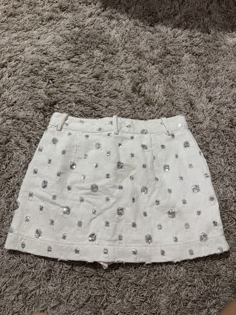 Zara White Sequins Skort Size XS (Category: Skirts) located in Caloocan City. Submitted by newcrystal_3b43ba (Listing ID 1467757420, Image 2). Description: Zara white denim skort covered in sparkling silver sequins and distressed details all over. Front button closure with belt loops and practical pockets. Size XS, made in Cambodia. Fun sparkly piece for parties or going out. Easy to dress up or down..