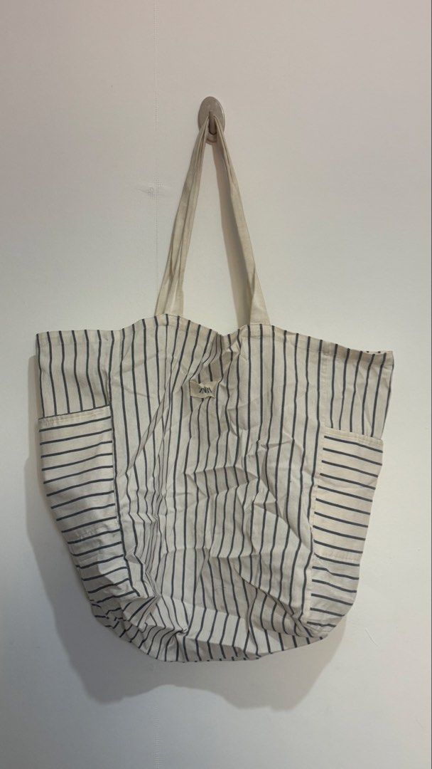 ZARA XLarge Capacity Shopper Tote Bag (Category: Tote Bags) located in Cordova. Submitted by thedecluterrer (Listing ID 1467614926, Image 1). Description: .