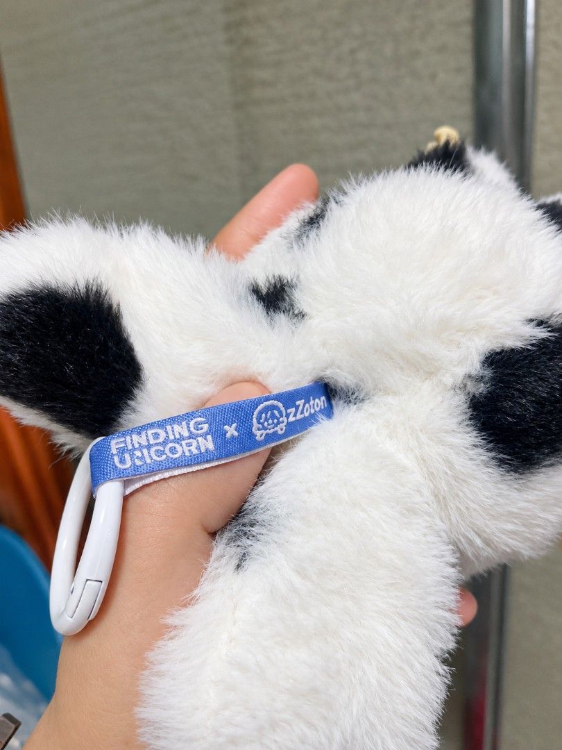zZoton Delicious Bunny Series Charm (Category: Plushies & Soft Toys) located in La Trinidad. Submitted by honeysplushies2 (Listing ID 1467646169, Image 2). Description: like new condition articulated hands super cute and fuzzy 😍 collectible.