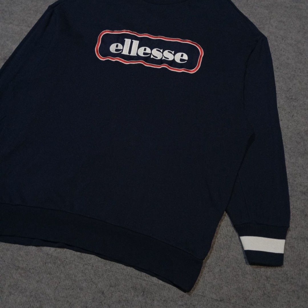 00's Ellesse Crewneck Sweatshirt (Category: Coats, Jackets and Outerwear) located in Taguig. Submitted by sito. (Listing ID 1467863080, Image 2). Description: For sale! 📣 00's Ellesse Crewneck Sweatshirt Specs and measurements: • Size Large • Length 34 inches • Width 27 inches • Sleeve Length 24 Condition Details: • Good Condition • Embroid Logo • No issue • Color rate: 10/10 • Overall Condition: 10/10 Price: ~ ₱581 Transaction Details: Location