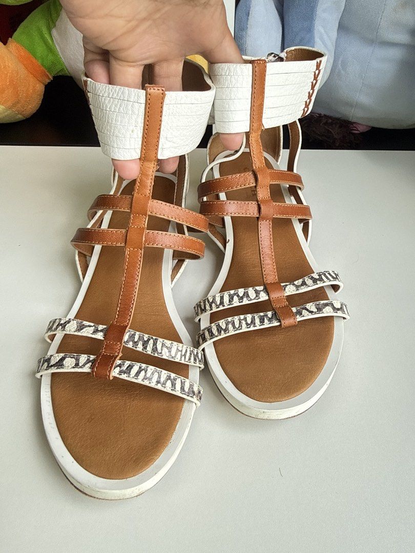 -11.30- USED COACH NILLIE PYTHON-PRINT LEATHER GLADIATOR SANDALS (Category: Flats & Sandals) located in Cebu City. Submitted by nihonfindsbyhimawari26 (Listing ID 1467913334, Image 2). Description: 🚨 NOT YET AVAILABLE FOR PURCHASE ✈️ On the way from Japan 🇯🇵 📦 ETA: End of November ⸻ 🤎✨ COACH NILLIE PYTHON-PRINT LEATHER GLADIATOR SANDALS ✨🤎 Brand: COACH New York Model: Nillie Colorway: Tan / Brown / Off-White / Monochrome Python Print Size: 