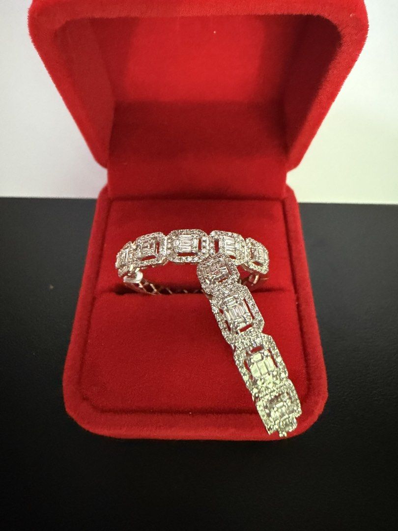 14k HK Diamond hoop earrings (Category: Earrings) located in Quezon City. Submitted by she_101279 (Listing ID 1467885328, Image 2). Description: 14k HK Diamond hoop earrings 💯% natural diamonds 💯% genuine & pawnable 💯% imported collections .