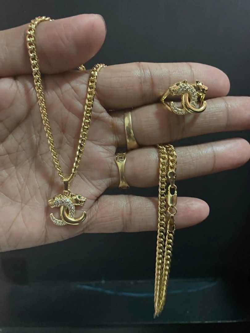 14K Vermiel Gold 2n1 Set (Category: Necklaces) located in Caloocan City. Submitted by cheskhaionlinestore2.0 (Listing ID 1467855957, Image 3). Description: Ganda nyan para Kang naka real 18K Saudi Gold 😍 New Collection 🥰 14k GOLD VERMEIL Super Sale ⚡ 2n1 Set ₱1100 only 📌 What is Vermeil Gold? 14K Vermiel Gold Gold vermeil (pronounced ver-may) is a high-quality type of gold-plated jewelry defined by a sterling silver base metal, a thick gold la