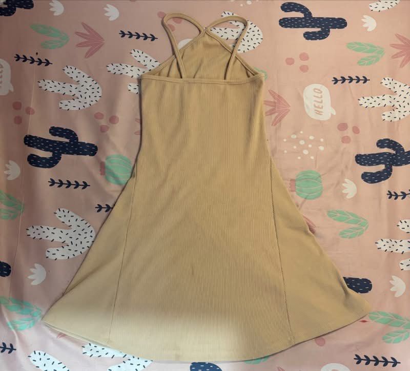 150 each !! (Category: Dresses) located in Cainta. Submitted by clnpink (Listing ID 1467976153, Image 3). Description: take all 400 1st dress: M-L 2nd dress: S-M 3rd dress: XS-S (body hugging).