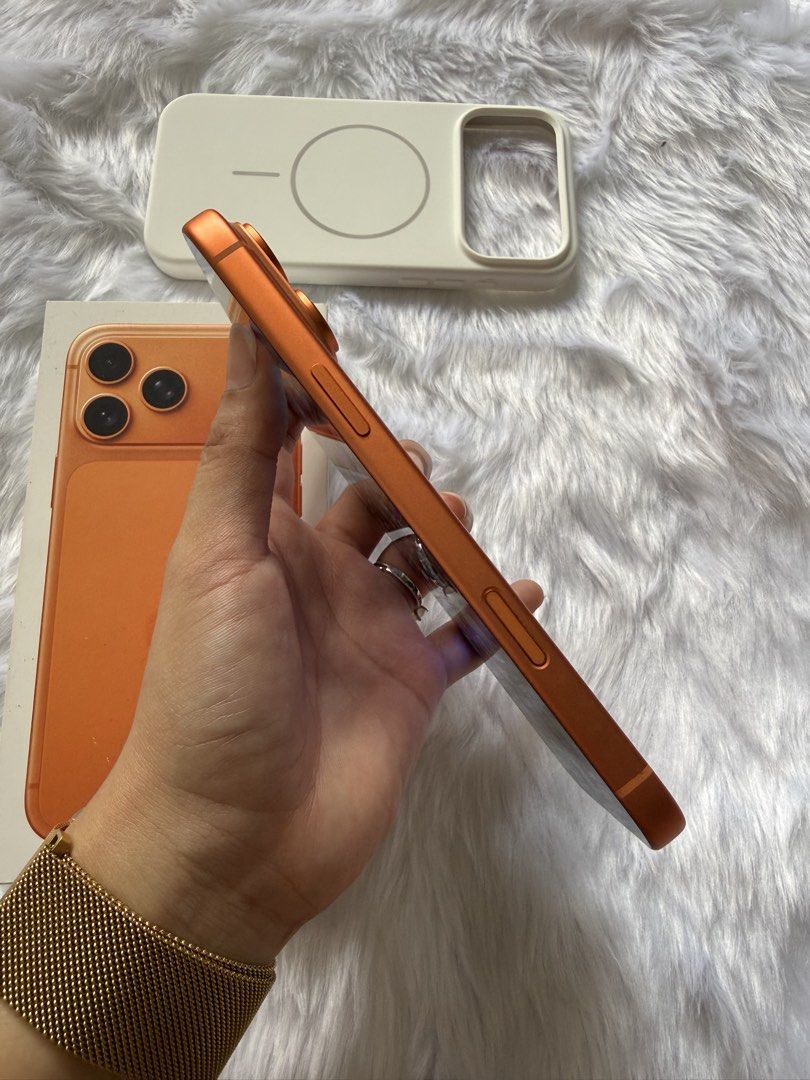 17 PRO MAX 512GB COSMIC ORANGE (Category: iPhone 17 Series) located in Paranaque City. Submitted by marshmallowsss_ (Listing ID 1467938409, Image 3). Description: 17 PRO MAX 512GB OPENLINE SALE OR SWAP SA LOWER IOS +CASH 94%BH UNDER WARRANTY TILL JANUARY COMPLETE INCLUSIONS MAY SCRATCH LANG NG KEY SA UPPER PART SEE PIC BAWAL SA MAARTE & PASS SA BUY N SELL PLEASE! Paranaque / cavite area.