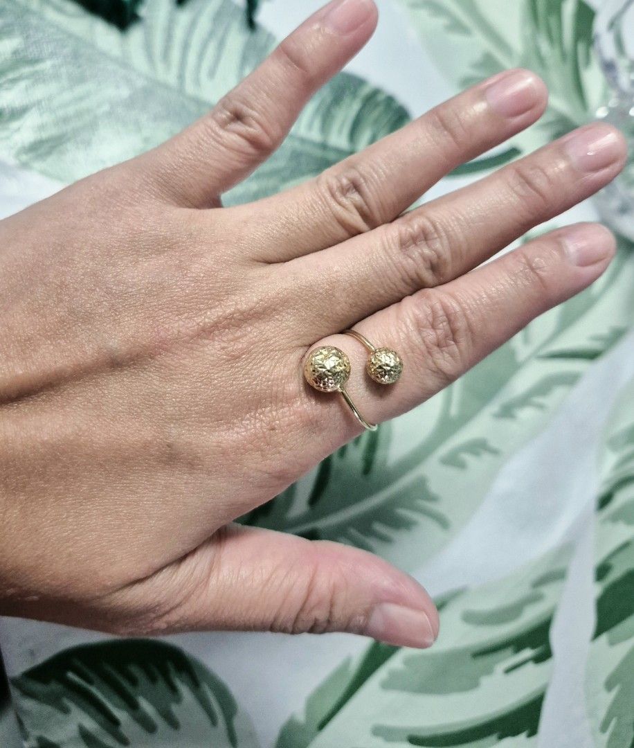 18k Ball ring (Category: Rings) located in Pasig City. Submitted by luxbox_acc (Listing ID 1467844615, Image 3). Description: 18k ball ring 7,700 per gram 1.25 grams size 8 can be adjusted hard good for everyday used Has small indent on the big ball but not noticeable Slightly negotiable but no to low baller! rfs:upgrade.