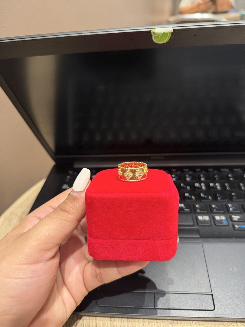 18k Gold VCA ring with diamonds (Category: Rings) located in Pasig City. Submitted by fxm_collectible_olshop77 (Listing ID 1467930722, Image 1). Description: 18karat with diamonds Weight: 6.46 - 6.50 grams Size: 7 Used once/twice Good as new Rfs: hindi na kasya, hindi pwede resize masisira design .