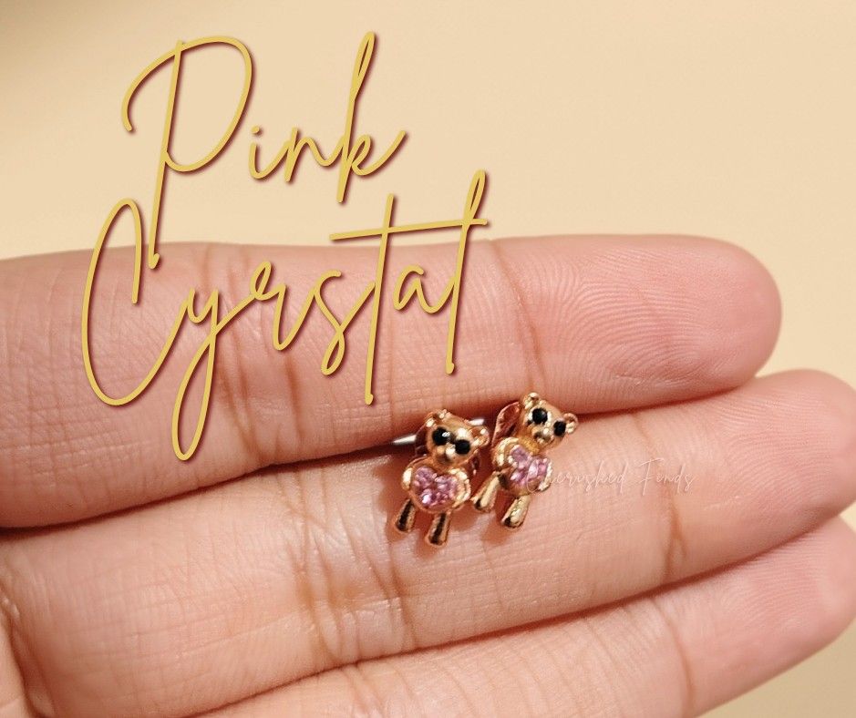 18K GP Cute Bear Stud Earrings with Pink Crystals (Category: Earrings) located in Caloocan City. Submitted by cherishedfinds (Listing ID 1466892375, Image 1). Description: - 18K GP - Spent 500, get a freebie 🎁 You may add items from my other listings 💯 - Note: Minimum spend of ₱300 is required for ship out of your purchase 🫶🏻.