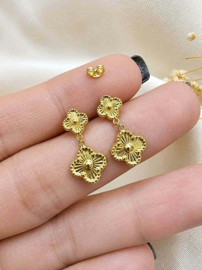 18K Saudi Gold Clover Dangling Earrings (Category: Earrings) located in Caloocan City. Submitted by cheskhaionlinestore2.0 (Listing ID 1467864495, Image 1). Description: 18K Pure Saudi Gold Clover Danggling Earrings ₱4550 only 📌 🍒 Pawnable/ Nasasangla💯 🍒 Brandnew 💯 🍒 Ship via JNT/ LBC 🍒 Lalamove for same day delivery 🍒 We accept COD COP with downpayment to avoid cancellation of orders ⚡ How to Order? Please feel free to message us directl