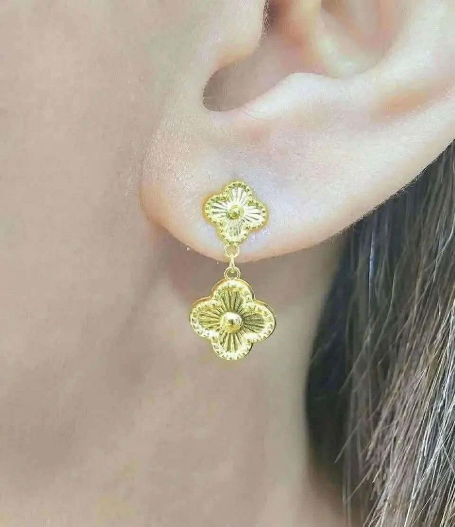18K Saudi Gold Clover Dangling Earrings (Category: Earrings) located in Caloocan City. Submitted by cheskhaionlinestore2.0 (Listing ID 1467864495, Image 2). Description: 18K Pure Saudi Gold Clover Danggling Earrings ₱4550 only 📌 🍒 Pawnable/ Nasasangla💯 🍒 Brandnew 💯 🍒 Ship via JNT/ LBC 🍒 Lalamove for same day delivery 🍒 We accept COD COP with downpayment to avoid cancellation of orders ⚡ How to Order? Please feel free to message us directl