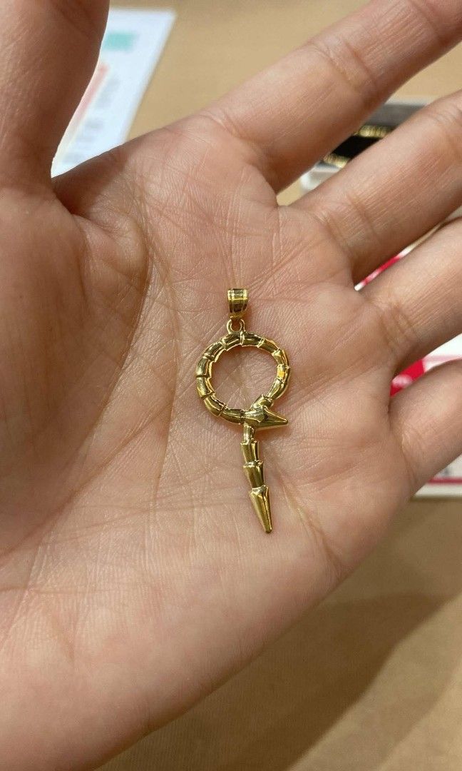 18K Serpentine pendant (Category: Necklaces) located in Pantabangan. Submitted by Graciana17 (Listing ID 1467893631, Image 1). Description: 18K Authentic 💯.
