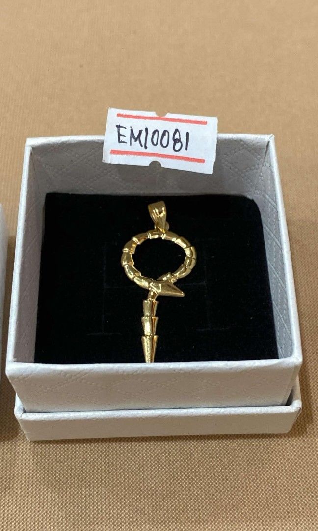 18K Serpentine pendant (Category: Necklaces) located in Pantabangan. Submitted by Graciana17 (Listing ID 1467893631, Image 2). Description: 18K Authentic 💯.