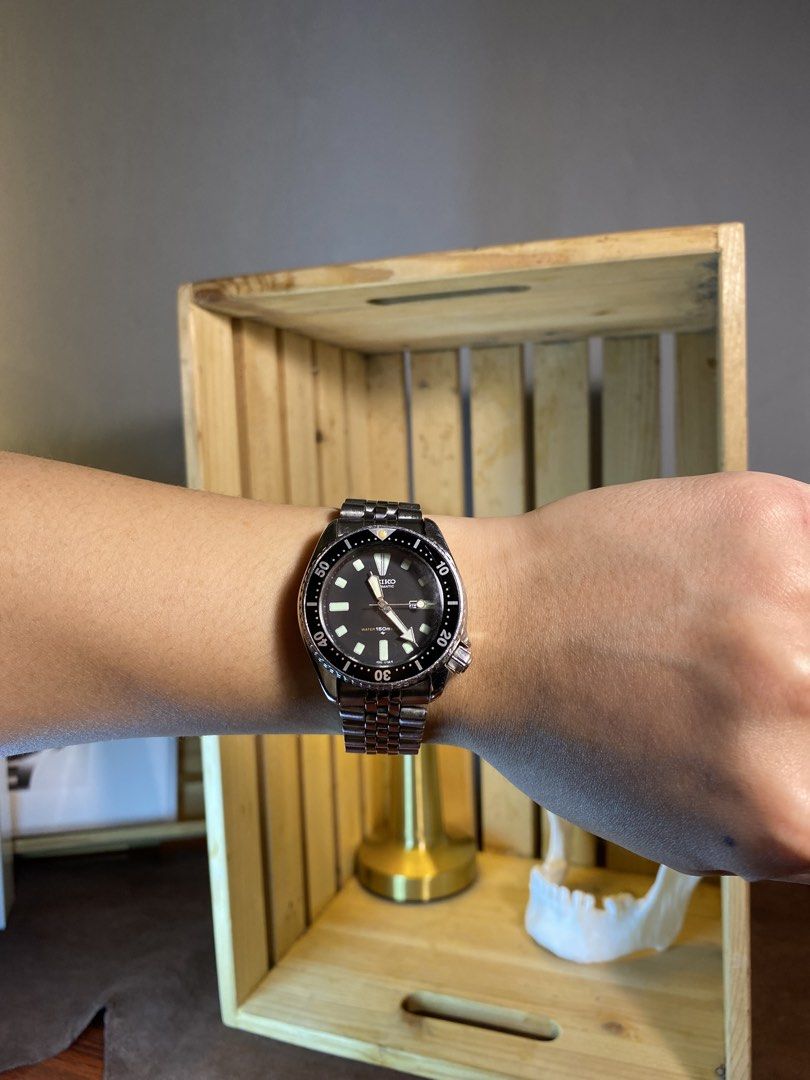 1983 Vintage Seiko Medium Diver (Category: Men's Watches) located in Pasig City. Submitted by barako.vintage (Listing ID 1467900597, Image 2). Description: Vintage 4205 Manual and Automatic Movement for Collectors ‼️Free 1 nato strap if you purchase the diver‼️ Watch Identification & Specifications Brand / Model: Vintage Seiko 150m Professional Hi-Beat Diver (commonly nicknamed the “Mini-Apocalypse” or “Baby Willard”) Reference Number: 311296 (st