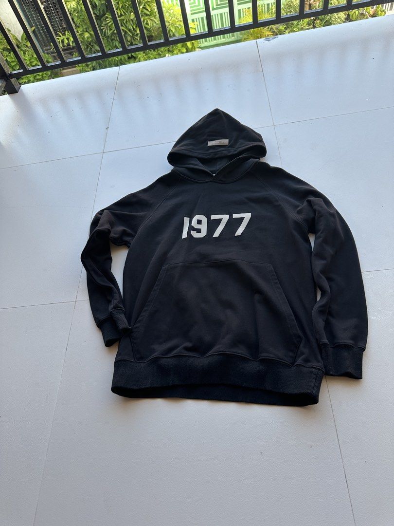 1977 hoodies M (Category: Hoodies) located in Angeles City. Submitted by royal_vintage_thriftshop (Listing ID 1467910624, Image 1). Description: NO ISSUE .