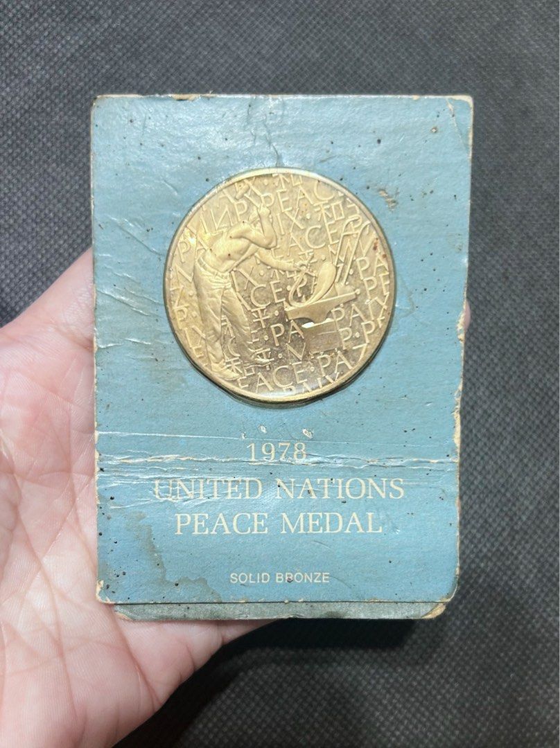 1978 UNITED NATIONS PEACE MEDAL SOLID BRONZE (Category: Everything Else Others) located in Makati City. Submitted by cestparfaitvintagejewelries (Listing ID 1467851745, Image 2). Description: .