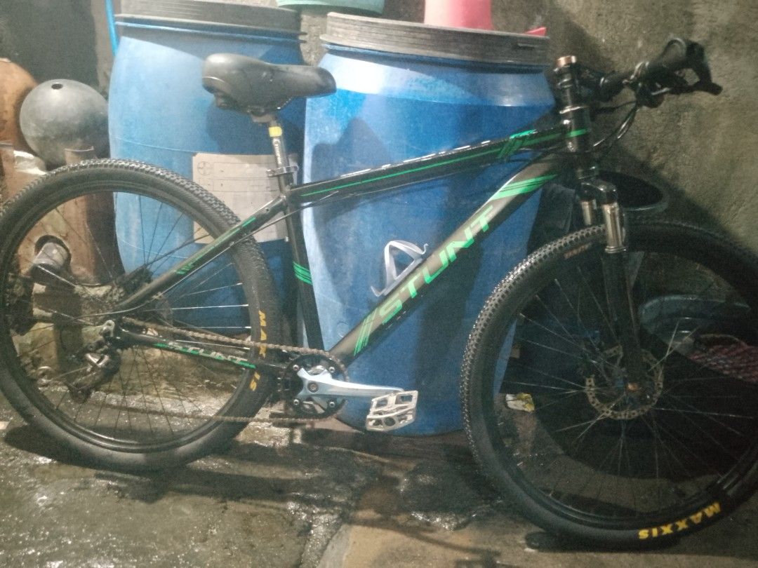 27.5 mtb (Category: Bicycles) located in Manila. Submitted by ryan061584 (Listing ID 1468041963, Image 1). Description: 27.5 stunt mtb alloy frame 1by crank 8speed ligon hubs hydraulic brakes sealed berings na lahat kaya wlang alog bago lang tires & inner tubes maxxis pace 27.5 isasabak nalang good brakes good shifting fork nalng ndi pa alloy pickup or meetups sa malapit mixue lower bicutan loc. open swap sa cp atleast 128gb+ cash.