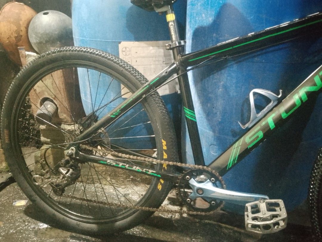 27.5 mtb (Category: Bicycles) located in Manila. Submitted by ryan061584 (Listing ID 1468041963, Image 2). Description: 27.5 stunt mtb alloy frame 1by crank 8speed ligon hubs hydraulic brakes sealed berings na lahat kaya wlang alog bago lang tires & inner tubes maxxis pace 27.5 isasabak nalang good brakes good shifting fork nalng ndi pa alloy pickup or meetups sa malapit mixue lower bicutan loc. open swap sa cp atleast 128gb+ cash.