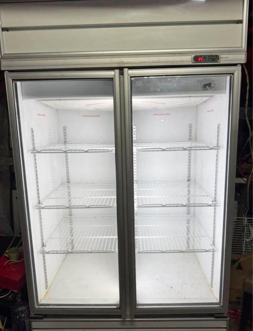 2door chiller (Category: Refrigerators and Freezers) located in Caloocan City. Submitted by isaiah_143 (Listing ID 1467953432, Image 1). Description: 2door chiller Glass door Ruey shing brand Good working Second hand .