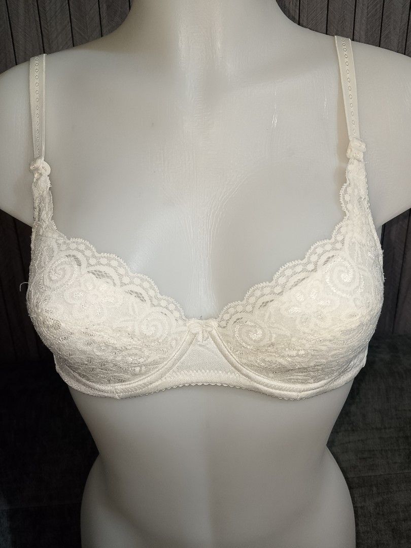 32c White lace bra thin soft pads underwired (Category: Undergarments & Loungewear) located in Manila. Submitted by truecrystal-1407 (Listing ID 1467945777, Image 1). Description: .