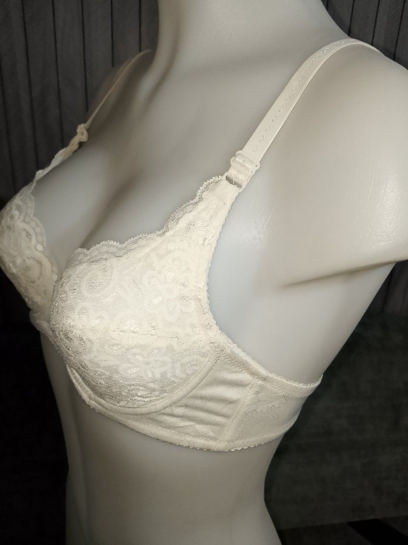 32c White lace bra thin soft pads underwired (Category: Undergarments & Loungewear) located in Manila. Submitted by truecrystal-1407 (Listing ID 1467945777, Image 2). Description: .