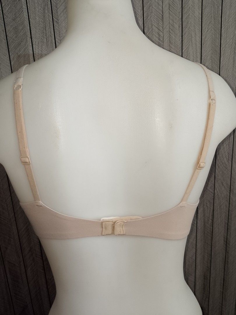 34a Calvin Klein seamless bra thin pads with underwire (Category: Undergarments & Loungewear) located in Manila. Submitted by truecrystal-1407 (Listing ID 1467841345, Image 3). Description: .