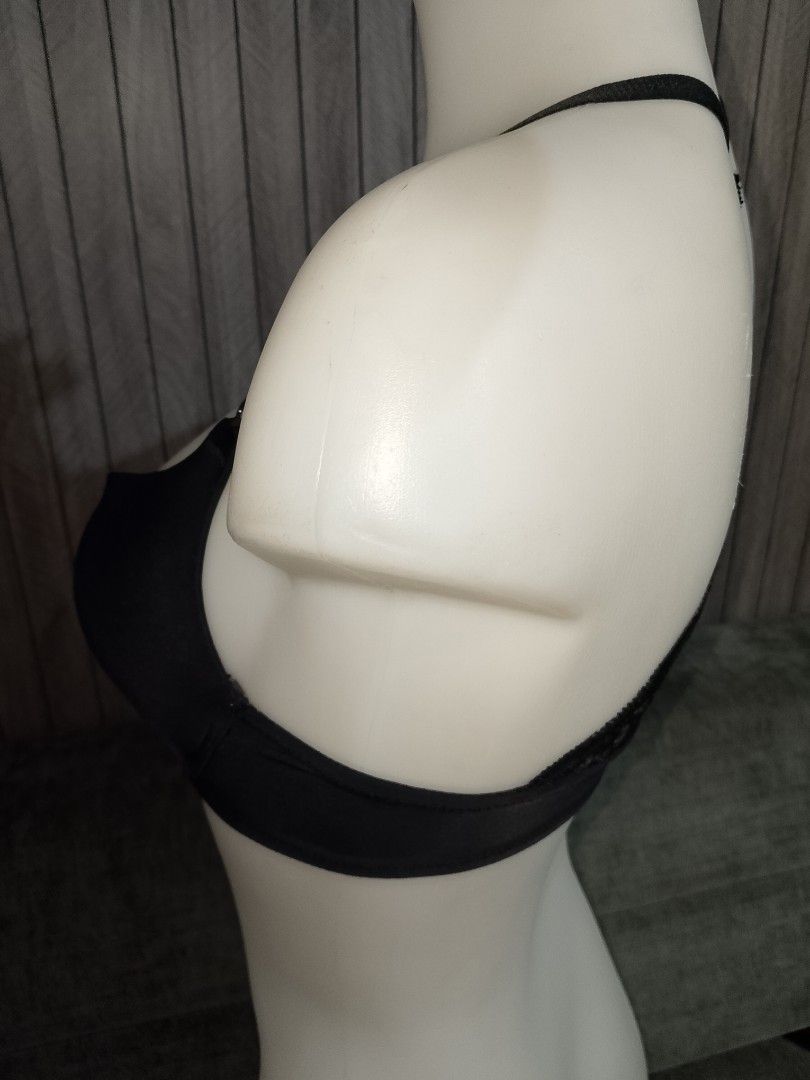 34c Black push up bra with underwire front closure (Category: Undergarments & Loungewear) located in Manila. Submitted by truecrystal-1407 (Listing ID 1467949196, Image 2). Description: .