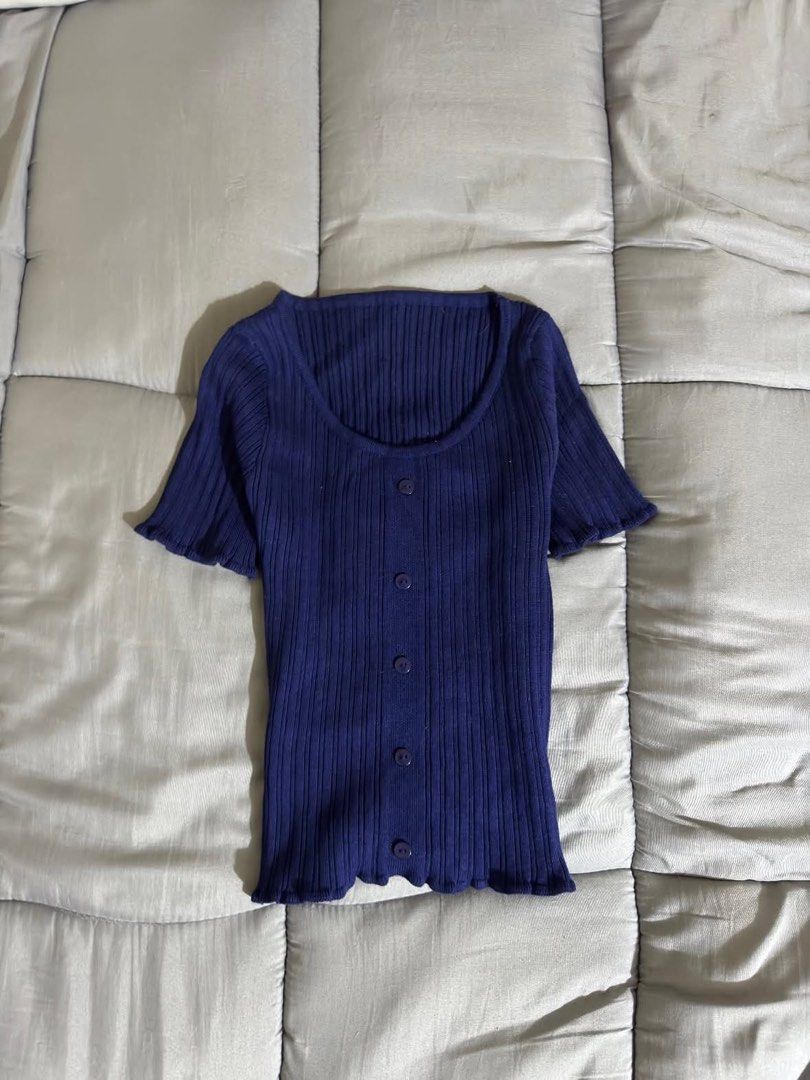 3 FOR ₱150 (Category: Sleeveless) located in Legazpi City. Submitted by bouxloset (Listing ID 1467946759, Image 1). Description: 3 FOR ₱150! - Preloved items—please manage your expectations. - Buyer shoulders shipping fee (SF). 📍Leagazpi City can fit xs-s only HOW TO ORDER: 1. Take a screenshot of your chosen items. 2. Send me a DM to claim!￼.