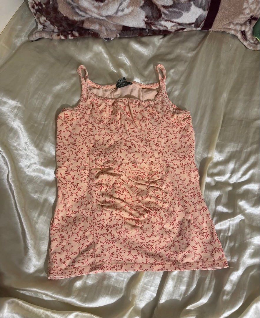 3 FOR ₱100 (Category: Blouses) located in Legazpi City. Submitted by bouxloset (Listing ID 1467947480, Image 3). Description: 3 FOR ₱100! - Preloved items—please manage your expectations. - Buyer shoulders shipping fee (SF). 📍Leagazpi City can fit xs-s only HOW TO ORDER: 1. Take a screenshot of your chosen items. 2. Send me a DM to claim!￼.