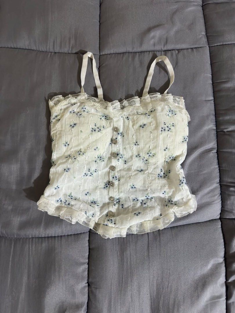 3 FOR ₱100 (Category: Blouses) located in Legazpi City. Submitted by bouxloset (Listing ID 1467947480, Image 1). Description: 3 FOR ₱100! - Preloved items—please manage your expectations. - Buyer shoulders shipping fee (SF). 📍Leagazpi City can fit xs-s only HOW TO ORDER: 1. Take a screenshot of your chosen items. 2. Send me a DM to claim!￼.