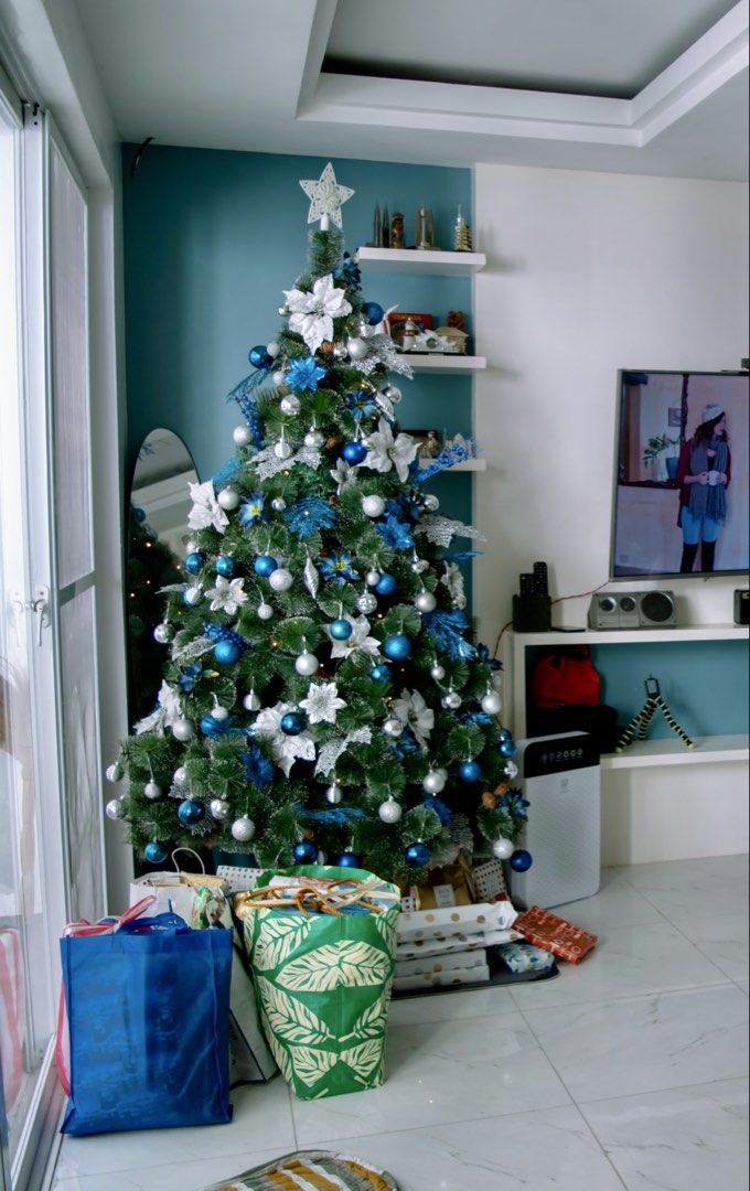 6ft Christmas Tree (decor not included) (Category: Other Home Decor) located in Las Pinas. Submitted by dpbelveder (Listing ID 1467874215, Image 2). Description: - Height: 6ft Full-sized artificial Christmas tree with dense, frosted green pine foliage - Ideal For: Living room holiday setup and hassle-free festive decorating.