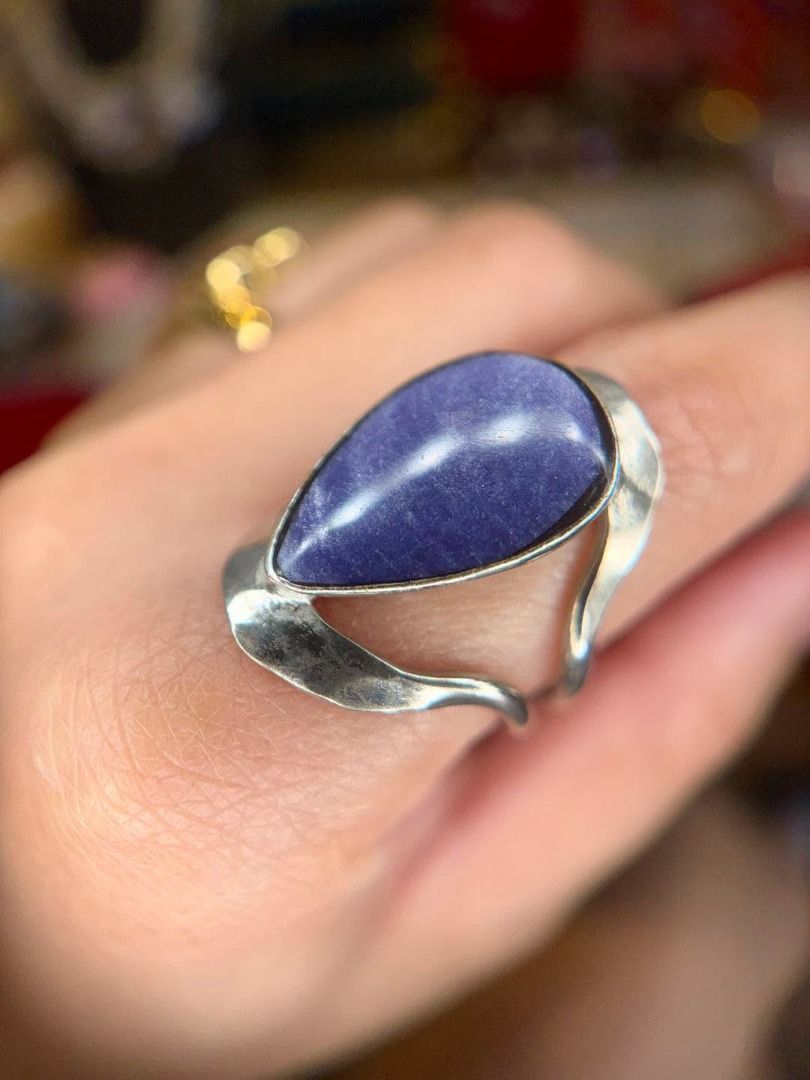 7.5 Vintage Silver Statement Ring – Purple Enamel (Category: Rings) located in Baguio. Submitted by asna_taku (Listing ID 1467911885, Image 2). Description: 💜 Vintage Silver Statement Ring – Purple Enamel A bold vintage beauty with a gorgeous sculptural silhouette. ✨ • Purple enamel centerpiece • Textured / hammered-style silver setting • Unique open-sided design • 5.2g silver • Size 7.5 Elegant, artistic, and definitely not your ordinary ring —