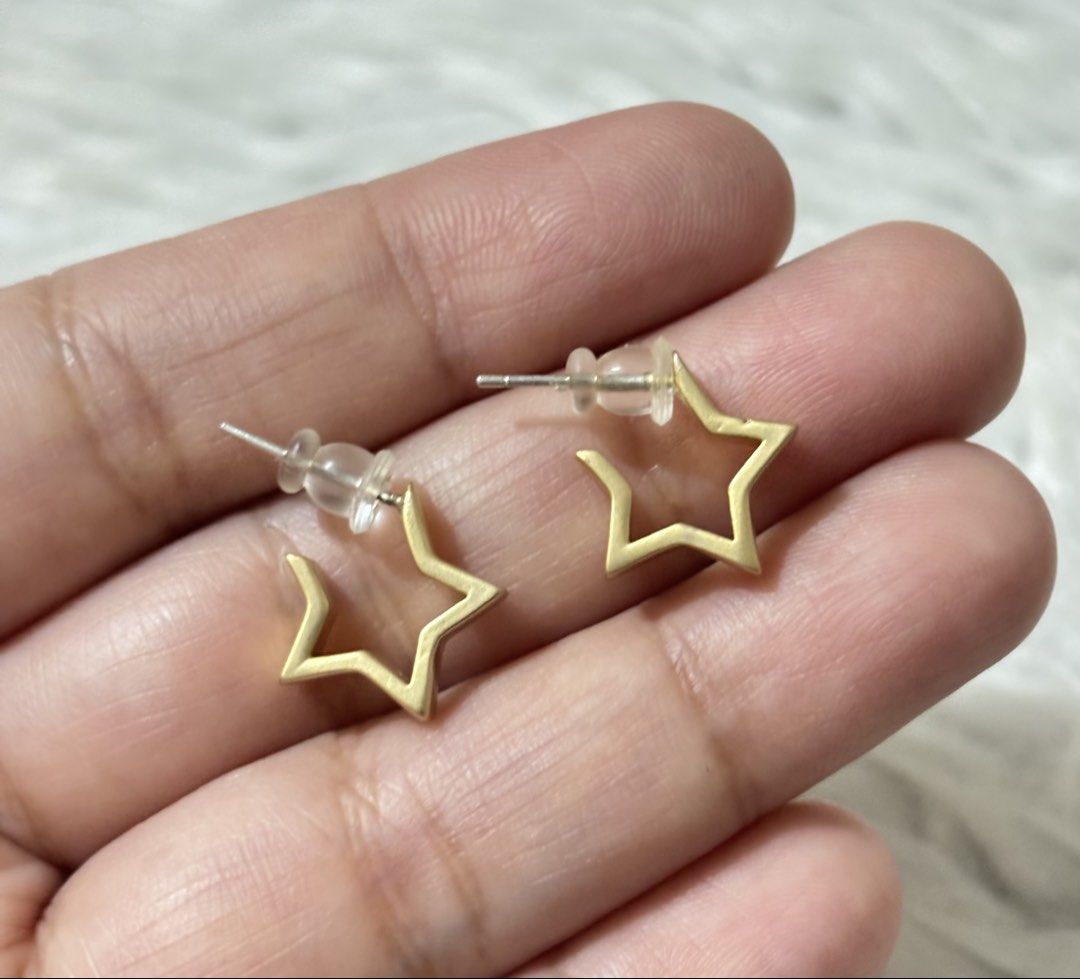 925 Post Mini Star hoop Earrings (Category: Earrings) located in Paranaque City. Submitted by dalle_closet (Listing ID 1467870235, Image 3). Description: silver po ung post/stem nito.