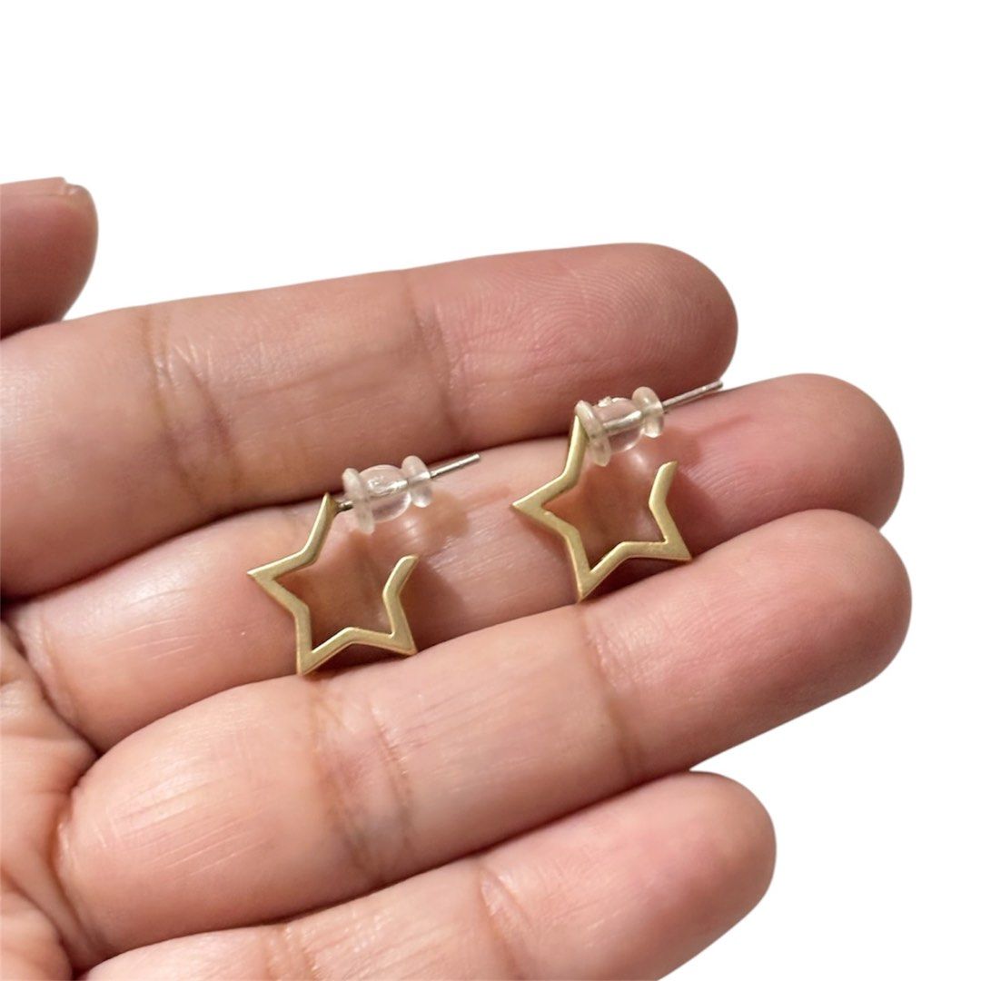 925 Post Mini Star hoop Earrings (Category: Earrings) located in Paranaque City. Submitted by dalle_closet (Listing ID 1467870235, Image 1). Description: silver po ung post/stem nito.