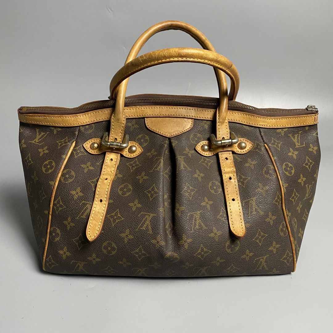✨ LV Tivoli — Vintage Monogram 🤎 (Category: Luxury Bags & Wallets) located in Cavite. Submitted by dripwithdreizz (Listing ID 1467957604, Image 3). Description: ✅ Details: - Brand: Louis Vuitton - Model: Tivoli - Material: LV Monogram Canvas & Vachetta Leather - Made in France 🇫🇷 ✅ Condition: - Canvas: Clean, vibrant — no cracks, no peeling - Leather: Natural honey patina — normal vintage aging - Interior: Clean, no stains, no smell - Hardware