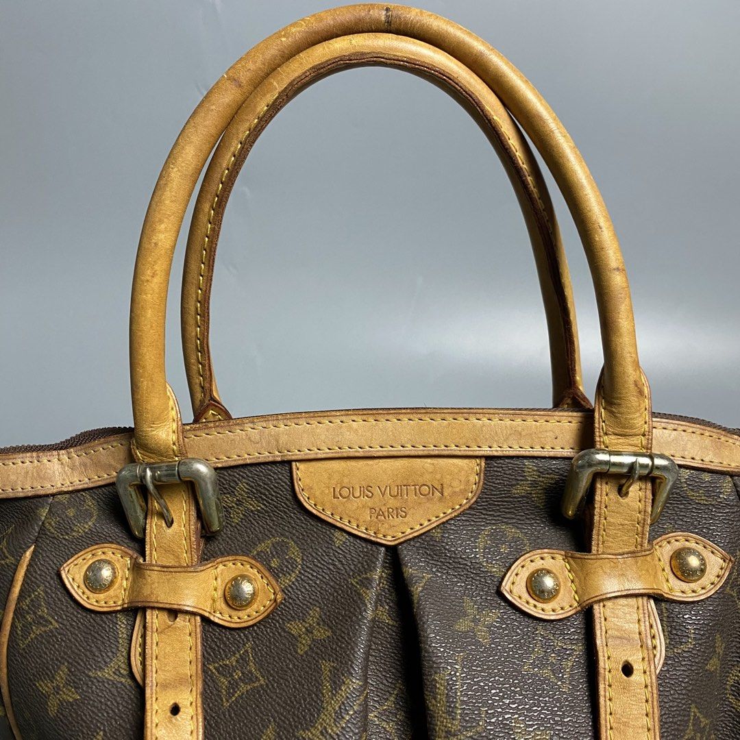 ✨ LV Tivoli — Vintage Monogram 🤎 (Category: Luxury Bags & Wallets) located in Cavite. Submitted by dripwithdreizz (Listing ID 1467957604, Image 2). Description: ✅ Details: - Brand: Louis Vuitton - Model: Tivoli - Material: LV Monogram Canvas & Vachetta Leather - Made in France 🇫🇷 ✅ Condition: - Canvas: Clean, vibrant — no cracks, no peeling - Leather: Natural honey patina — normal vintage aging - Interior: Clean, no stains, no smell - Hardware