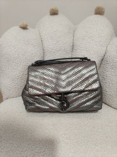 (Category: ) located in . Submitted by foxxyprelovedthriftcloset (Listing ID 1468002554, Image 1). Description: .