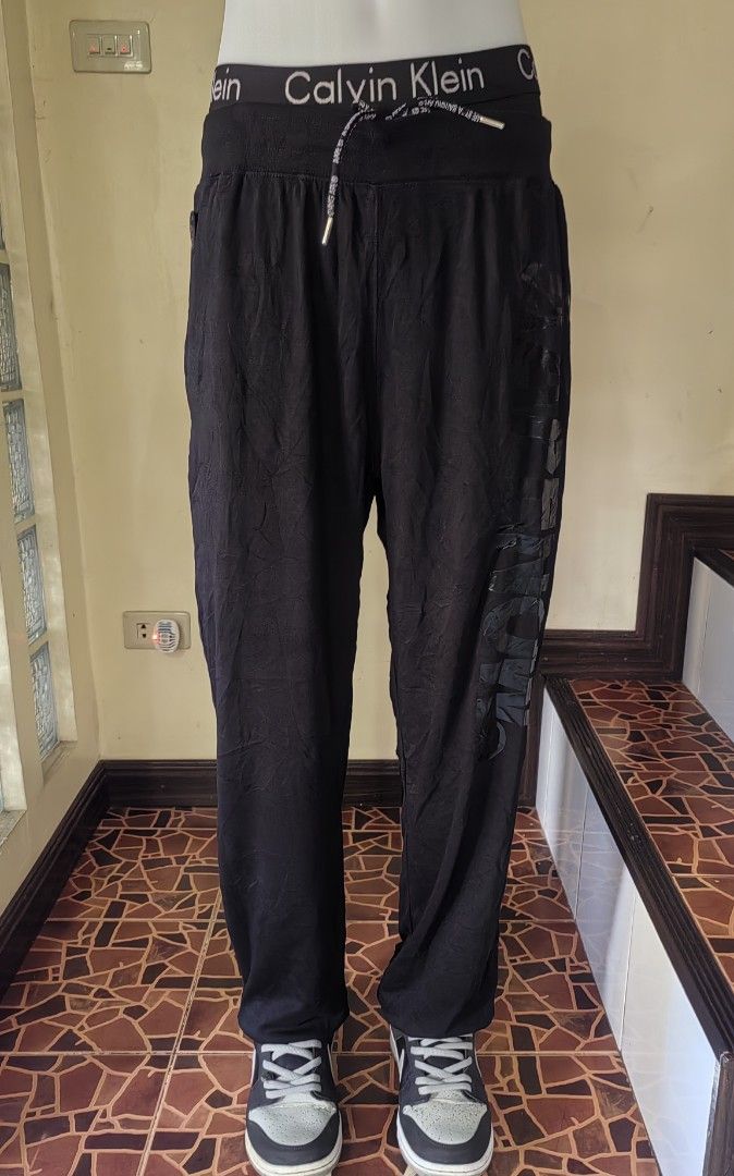 A BATHING APE (Category: Joggers) located in Legazpi City. Submitted by livedolphin_68dee2 (Listing ID 1467900108, Image 1). Description: Waist 34 with adjustable string Length 42 VGOOD CONDITION 10 /10 COLOR RATE NO ISSUE.