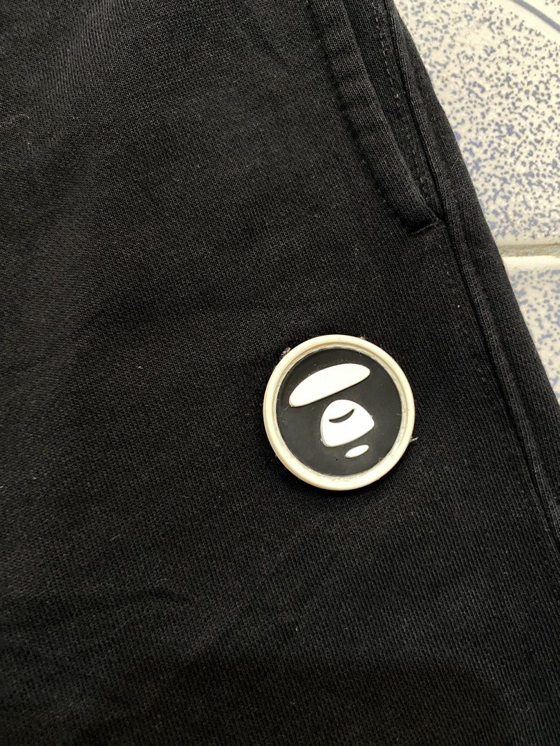AAPE sweat short (Category: Shorts) located in Rosario. Submitted by thrift_king_ali (Listing ID 1467857342, Image 3). Description: AAPE Medium on tag issue: Minimal hairlines Dimes: W-29 to 36 L-20.5 excellent condition 450+sf.