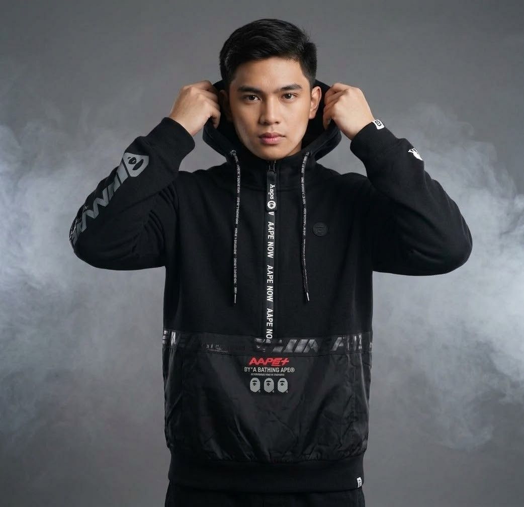 Aapeplus half zip black hoodie (Category: Coats, Jackets and Outerwear) located in Quezon City. Submitted by wgapparel (Listing ID 1468019920, Image 1). Description: 📌 available 21 x 27 W/L ( XL on tag ) Brand new condition Complete tags Orig 💯 Color rate 10/10 Need wash lang po check last pic. Bago bago papo ito. 🫡 💰 Mine 1400.