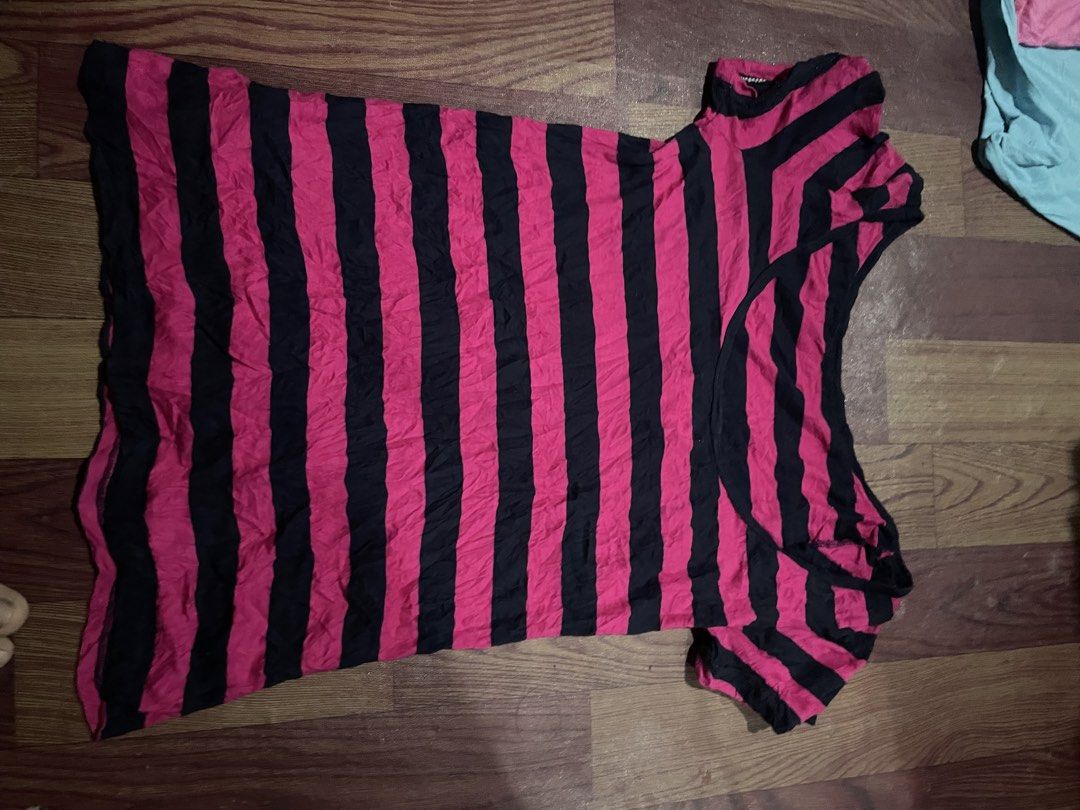 abercrombie&fitch backless blouse (Category: Dresses) located in Alabel. Submitted by rynz_ (Listing ID 1467936782, Image 2). Description: no flaws no issue width 14 length 24 shoulder opening 14.