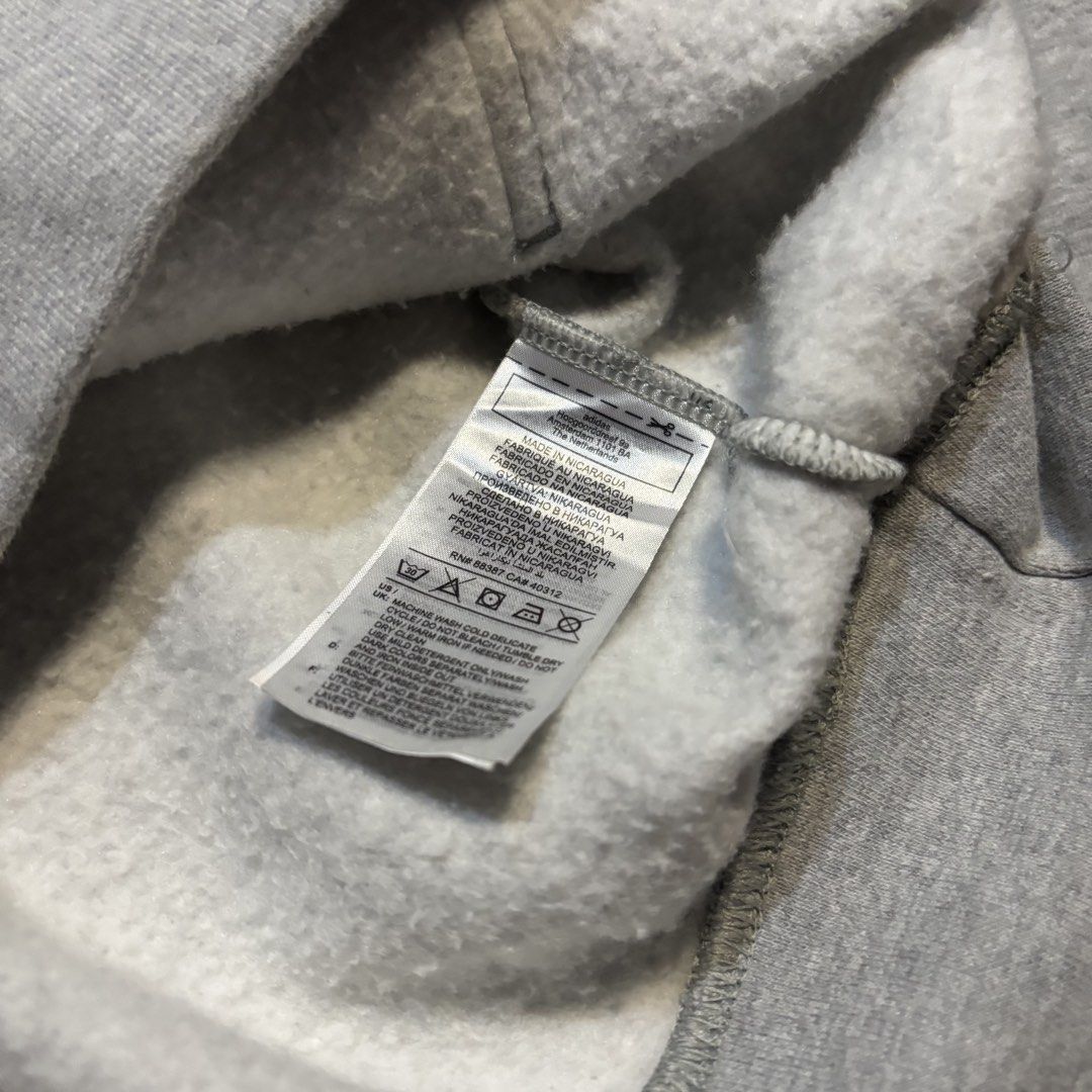 ADIDAS (Category: Coats, Jackets and Outerwear) located in Manila. Submitted by kentjoshua051306 (Listing ID 1467921343, Image 3). Description: .